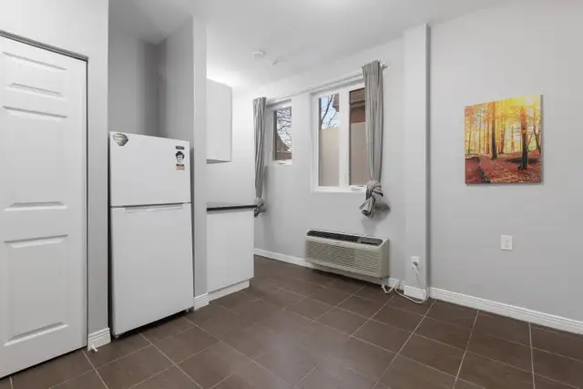 Bright Downtown Ottawa, Studio Unit, Fast Internet, Laundry, May - Photo 2