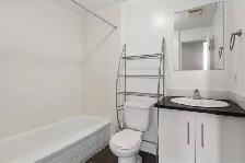 Bright Downtown Ottawa, Studio Unit, Fast Internet, Laundry, May - Photo 11