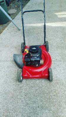 Good Working Gas Lawnmower For Sale!
