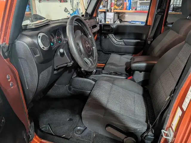 2011 Jeep Wrangler Sierra limited - Photo 4