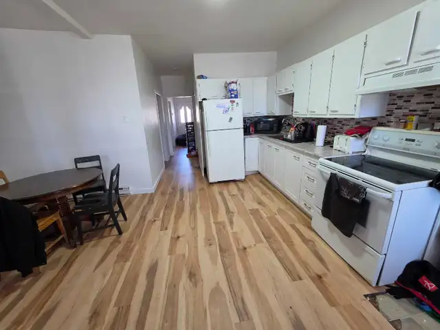 4 1/2 appartement dispo 1 juillet,  à Trois-Rivières