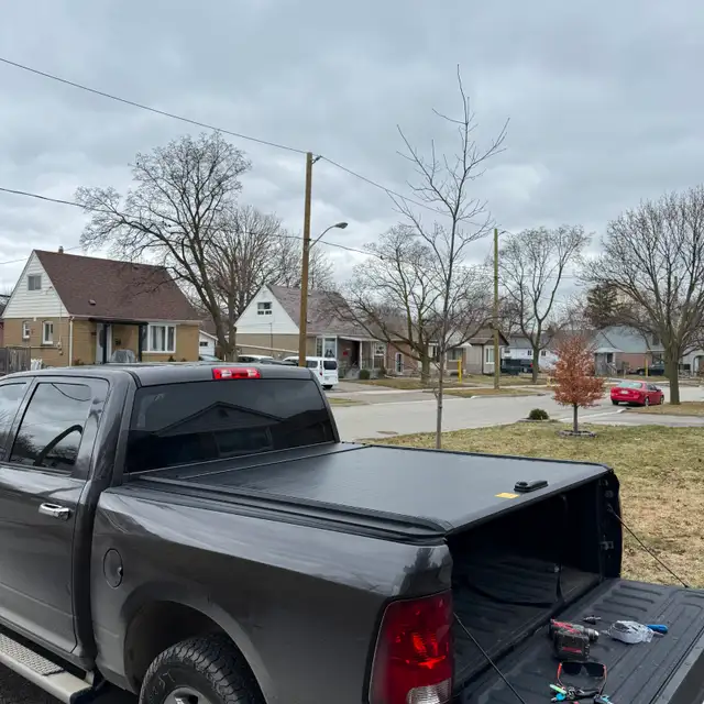 Manual Retractable Hard Roll Tonneau Covers for Pick Up Trucks