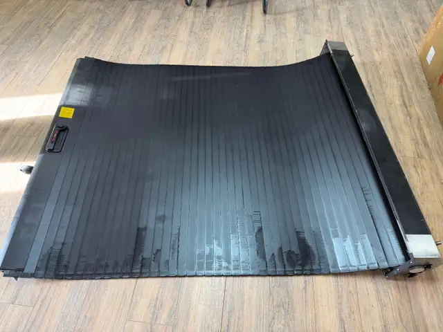 Manual Retractable Hard Roll Tonneau Covers for Pick Up Trucks - Photo 4