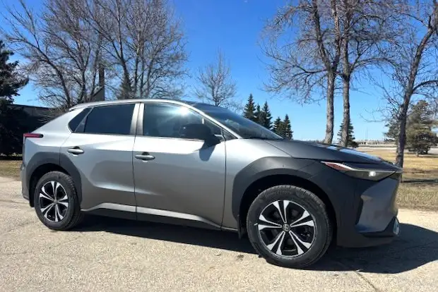 2023 Toyota bZ4X XLE AWD PANORAMIC ROOF -CARPLAY-WARRANTY INCL