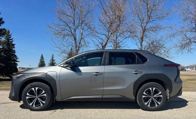 2023 Toyota bZ4X XLE AWD PANORAMIC ROOF -CARPLAY-WARRANTY INCL - Photo 2