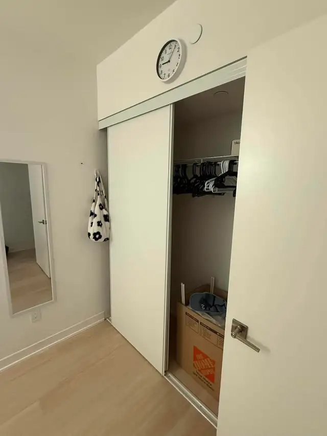 1 bedroom available in a 2bed2bath (6-walk from Wilson stn) - Photo 2