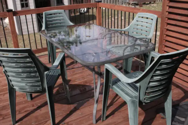 Table patio terrasse jardin   4 chaises (Livraison possible)