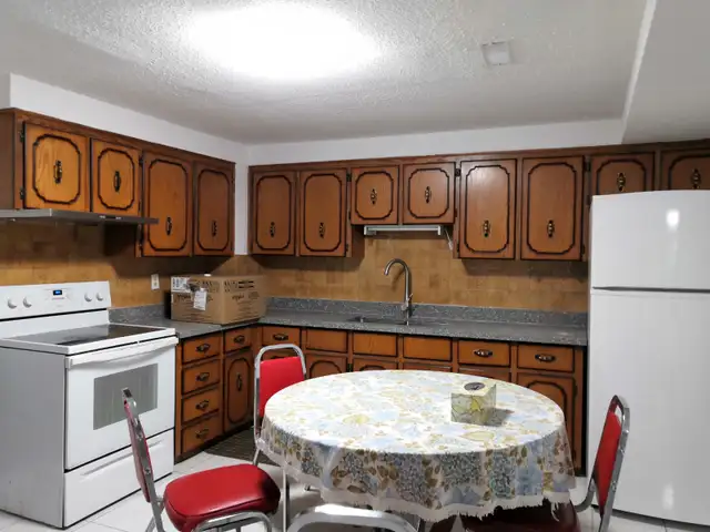 1 big bedroom in separate entrance BSM $1200 - Photo 2