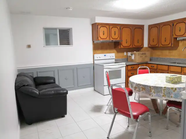 1 big bedroom in separate entrance BSM $1200 - Photo 3