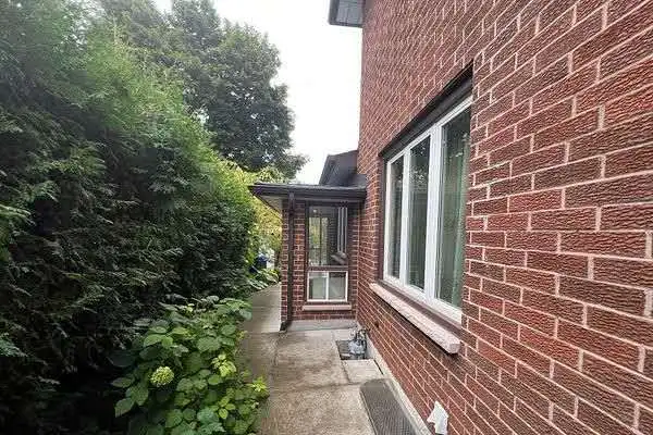 1 big bedroom in separate entrance BSM $1200 - Photo 9