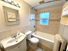 PORT DALHOUSIE RENOVATED 1 Bedroom Unit! - Photo 9