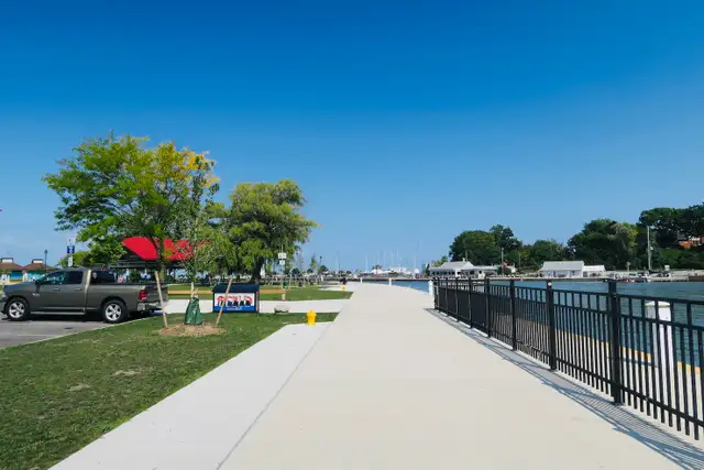 PORT DALHOUSIE RENOVATED 1 Bedroom Unit! - Photo 15