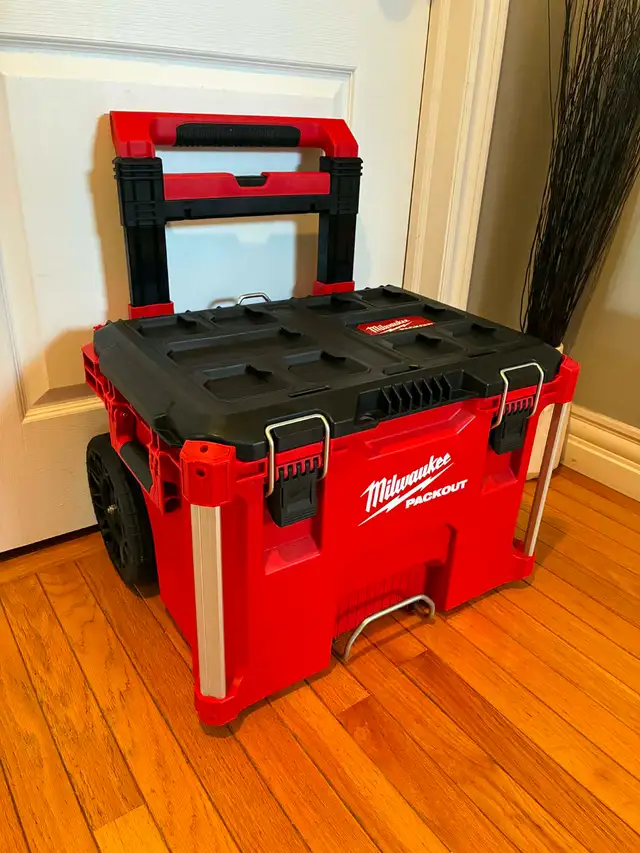 New Milwaukee Packout Rolling Tool Box