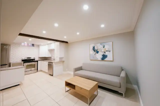 Bright 2-Bedroom Apartment for Rent in Oakville - Photo 3