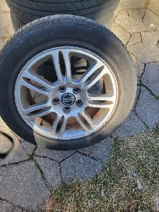 4 PNEUS USAGÉS AVEC JANTE