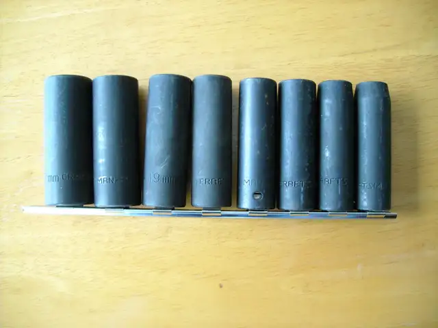 SET OF CRAFTSMAN METRIC IMPACT SOCKETS - Photo 2