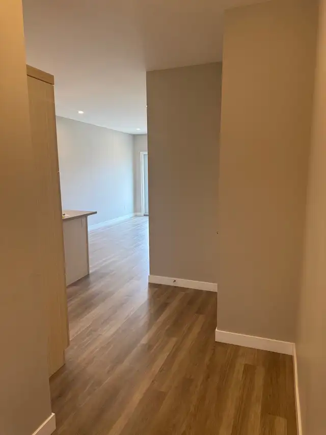 1 bed 1 bath Townhouse with Garage - Photo 4