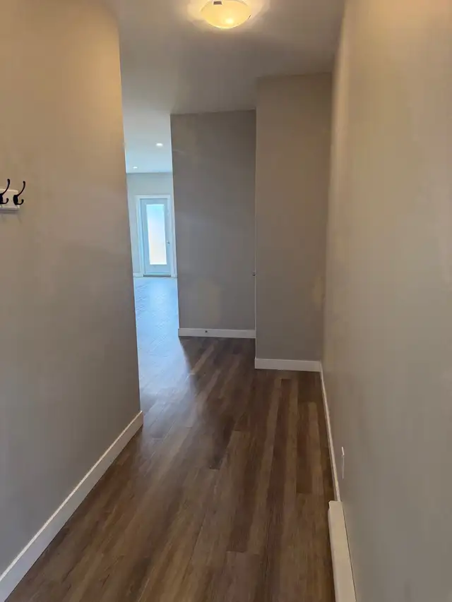 1 bed 1 bath Townhouse with Garage - Photo 5