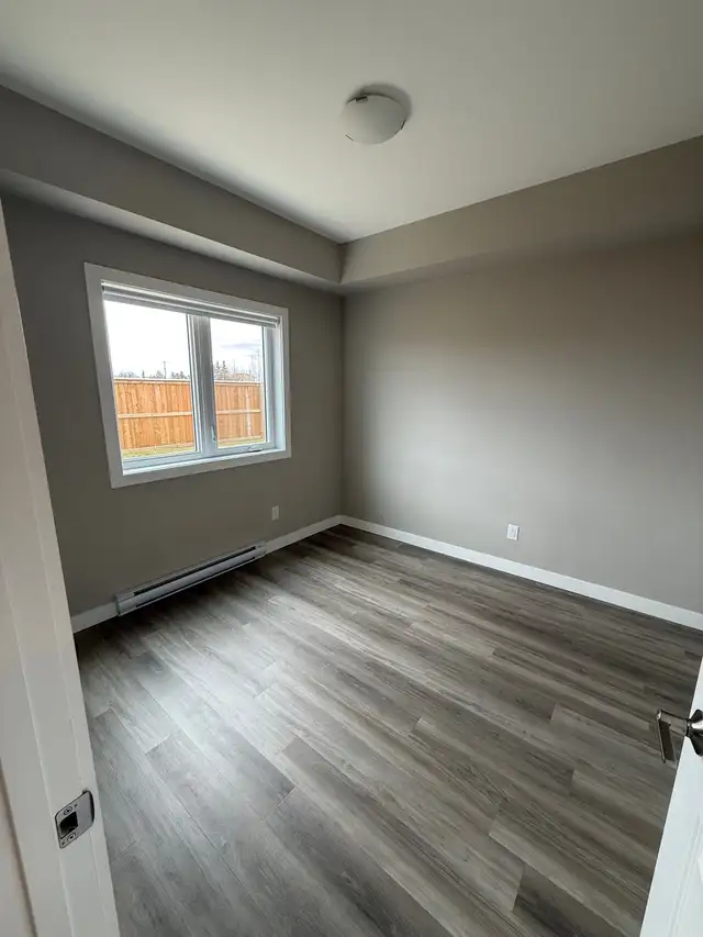 1 bed 1 bath Townhouse with Garage - Photo 9