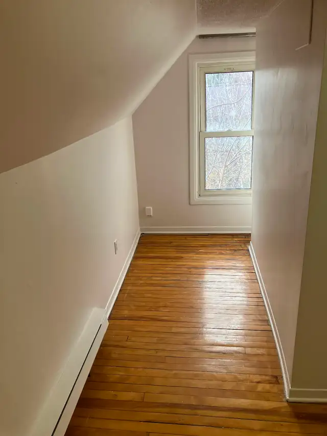 Cozy 1 Bedroom Centretown Apartment for Rent (544 Bay St) - Photo 3