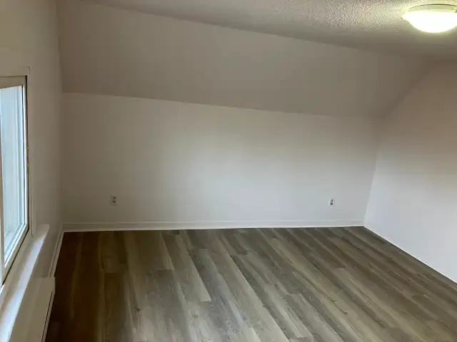 Cozy 1 Bedroom Centretown Apartment for Rent (544 Bay St) - Photo 7