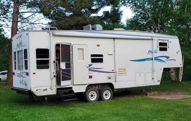 29'  5th wheel camper