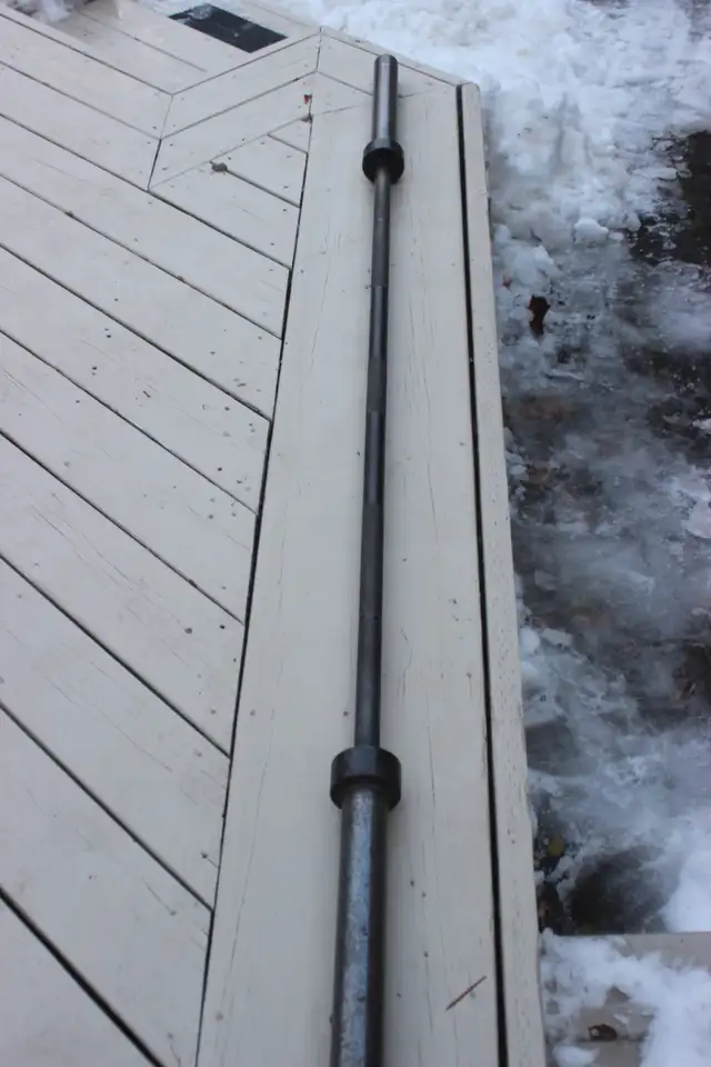 Olympic 7 Foot Barbell. 300 lb. - Photo 2