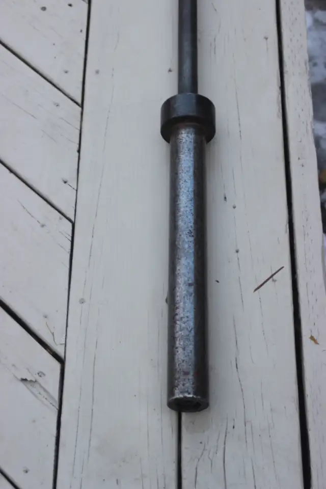 Olympic 7 Foot Barbell. 300 lb. - Photo 3