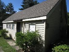 EXTREMEL UNIQUE.  FULLY SEPARATE Detached House! (Bachelor)