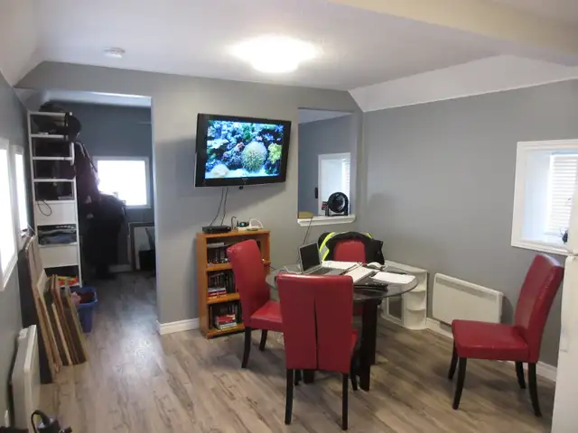 EXTREMEL UNIQUE.  FULLY SEPARATE Detached House! (Bachelor) - Photo 2