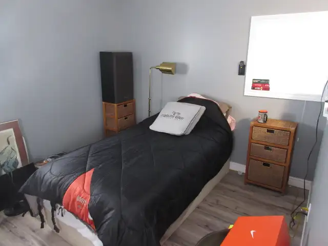 EXTREMEL UNIQUE.  FULLY SEPARATE Detached House! (Bachelor) - Photo 3