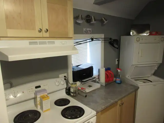 EXTREMEL UNIQUE.  FULLY SEPARATE Detached House! (Bachelor) - Photo 9