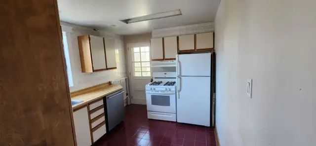 Spacious 6 ½ Upper Duplex Apartment for Rent ( NDG ) (Montreal) - Photo 8