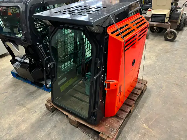 BOBCAT S70/463 CAB ASSEMBLY-BRAND NEW TAKE OFF - Photo 3