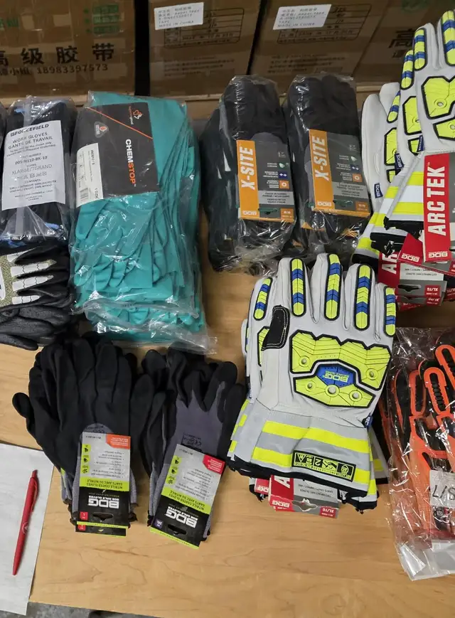 Various Gloves - Photo 2