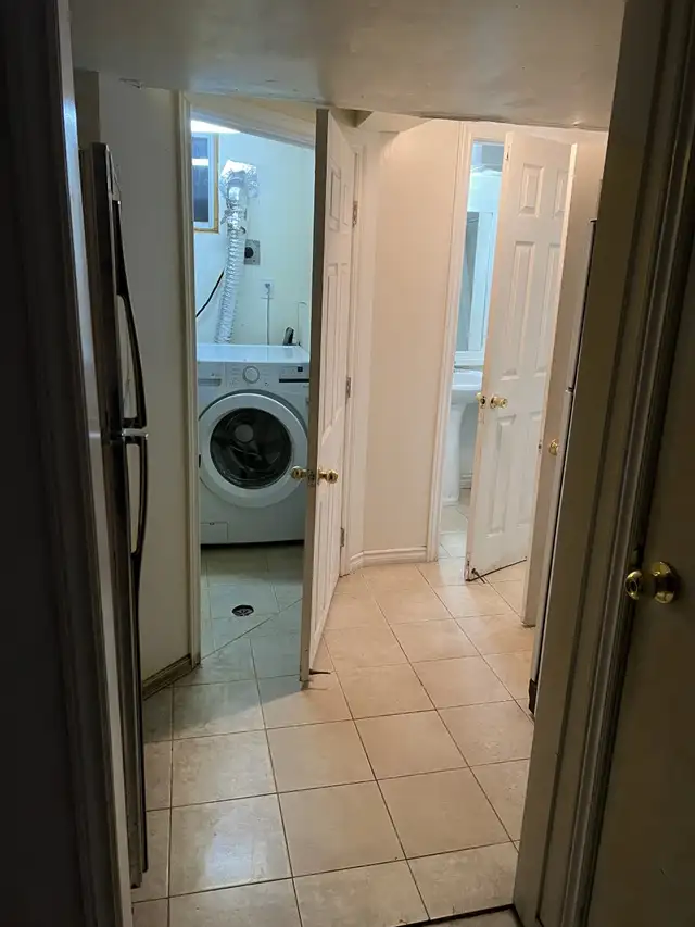 A Cozy Furnished room All-inclusive Leslie & Finch area 1 bus to - Photo 4