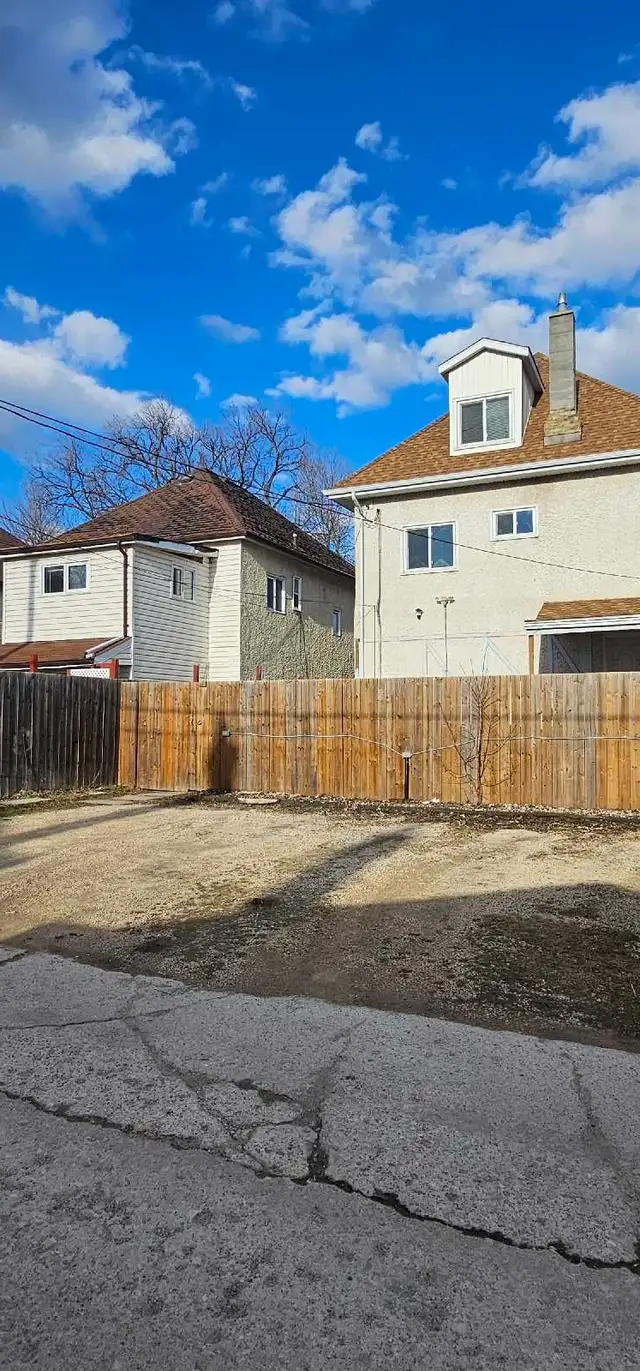 Prime spot just south of Notre Dame Avenue 5 minutes walk to HSC - Photo 3