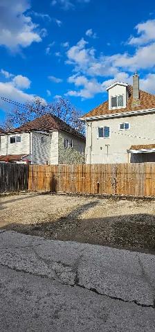 Prime spot just south of Notre Dame Avenue 5 minutes walk to HSC - Photo 3
