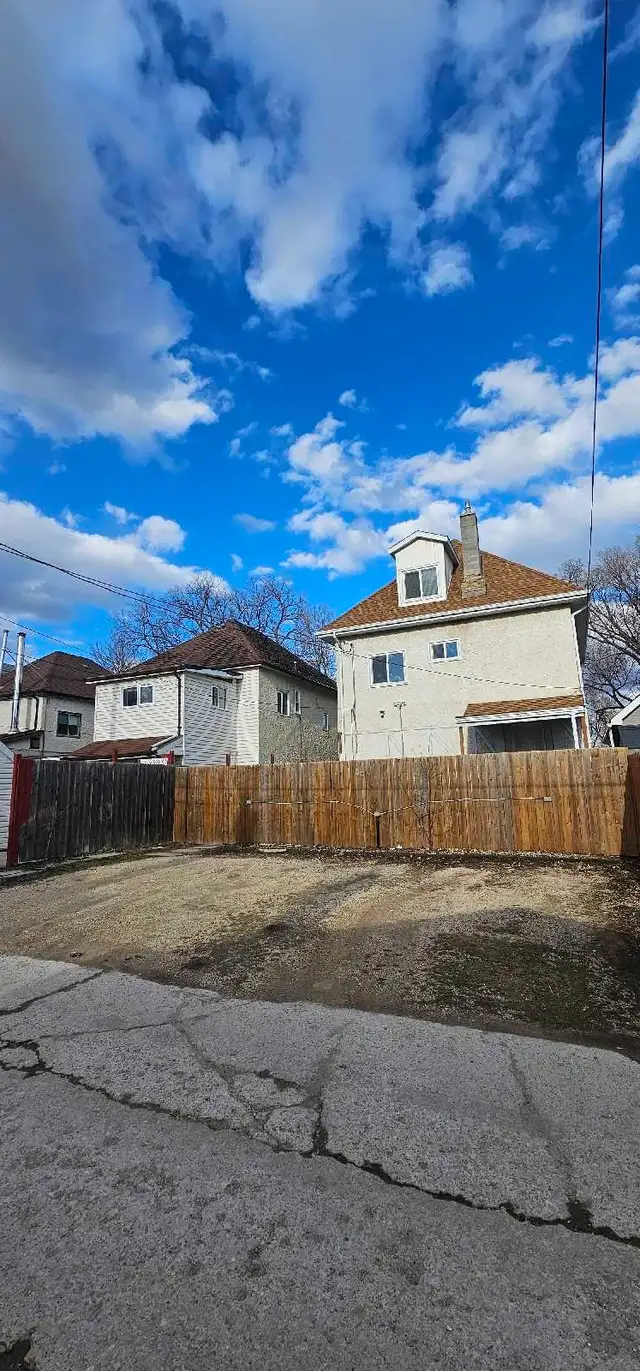 Prime spot just south of Notre Dame Avenue 5 minutes walk to HSC - Photo 4