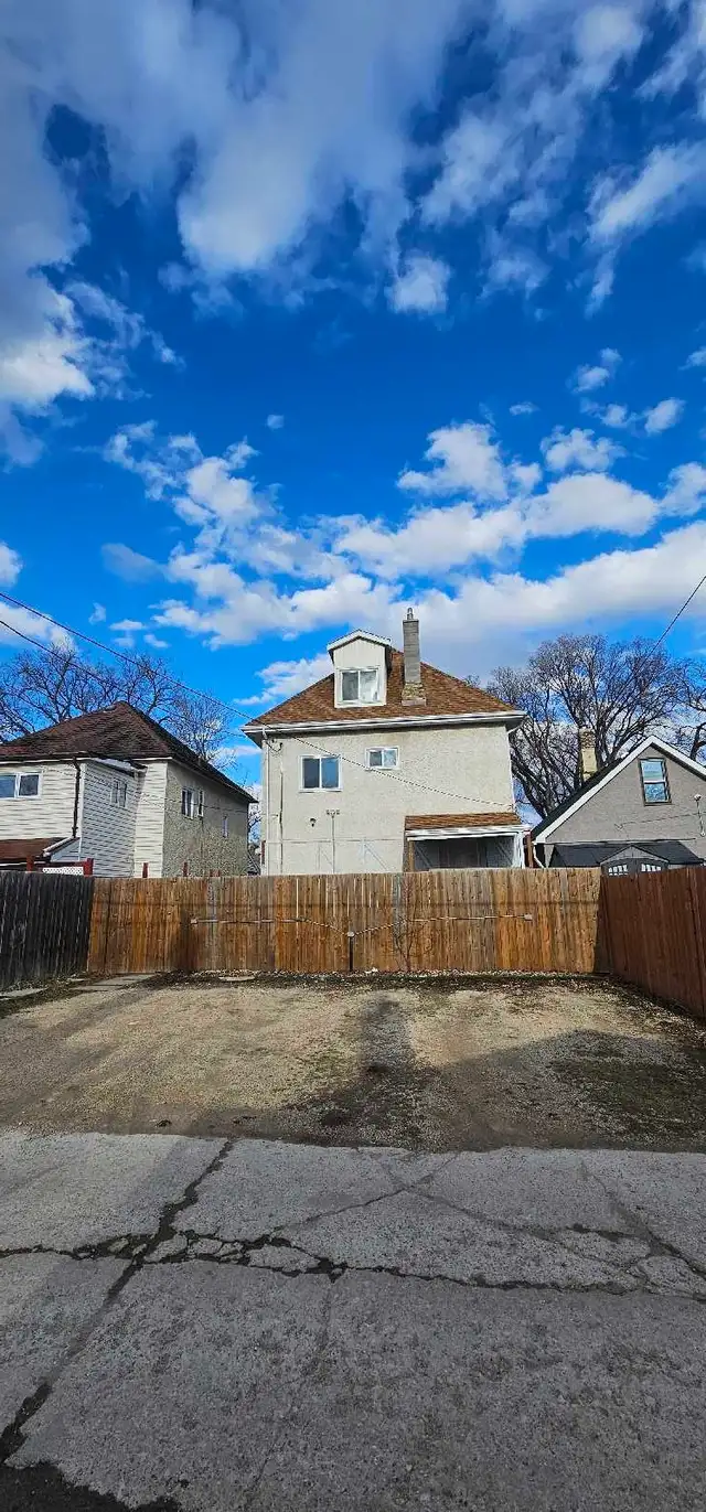 Prime spot just south of Notre Dame Avenue 5 minutes walk to HSC - Photo 5