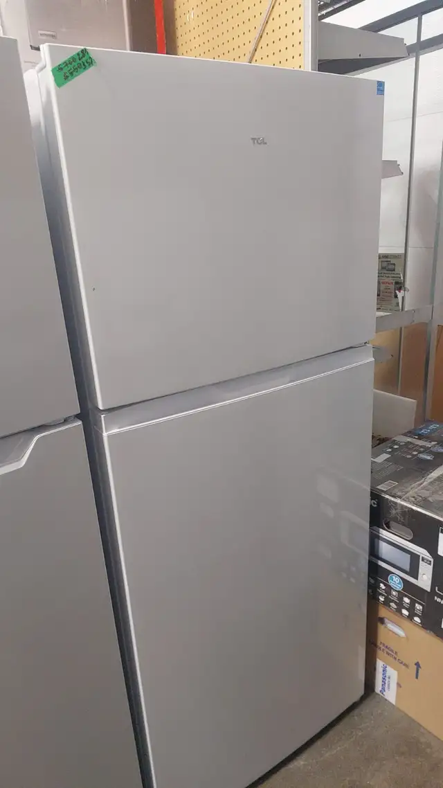 Fridge 28''TCL 17.6 Cu Ft TRT18T4AW-CA - White New.
