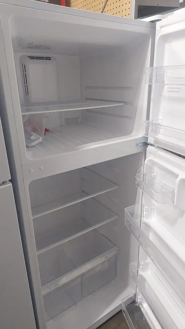 Fridge 28''TCL 17.6 Cu Ft TRT18T4AW-CA - White New. - Photo 2