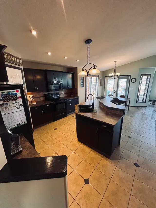 4 bedroom, 3 bathroom — HOUSE FOR SALE - Photo 3