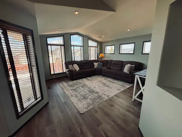 4 bedroom, 3 bathroom — HOUSE FOR SALE - Photo 4