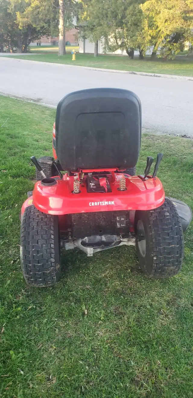 Craftsman T110 riding mower - Photo 2