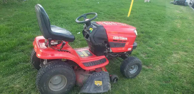 Craftsman T110 riding mower - Photo 3