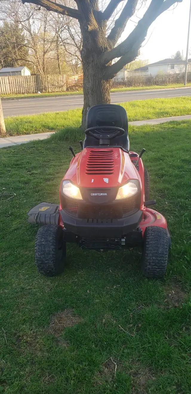 Craftsman T110 riding mower - Photo 4