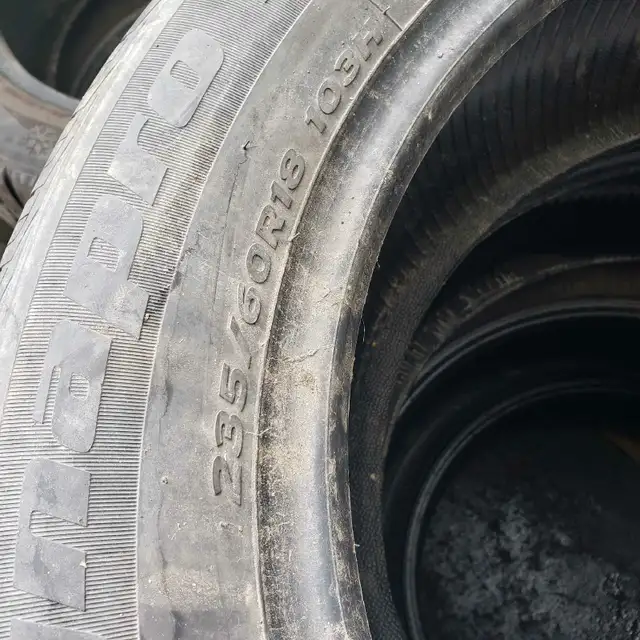 pneu a vendre 235/60/ 8