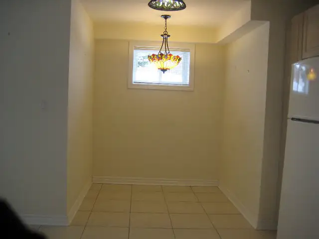 STUNNING 2 bdrm 2 full baths ensuite laundry $2285 - Photo 4