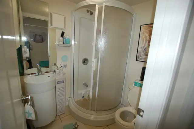 STUNNING 2 bdrm 2 full baths ensuite laundry $2285 - Photo 6